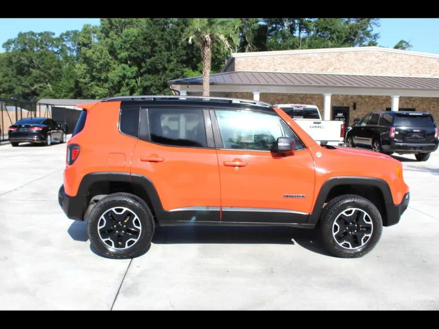2015 Jeep Renegade Trailhawk photo 1