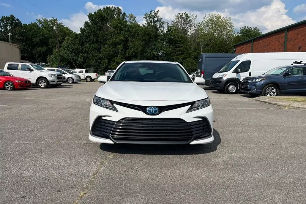 2022 Toyota Camry Hybrid LE photo 1