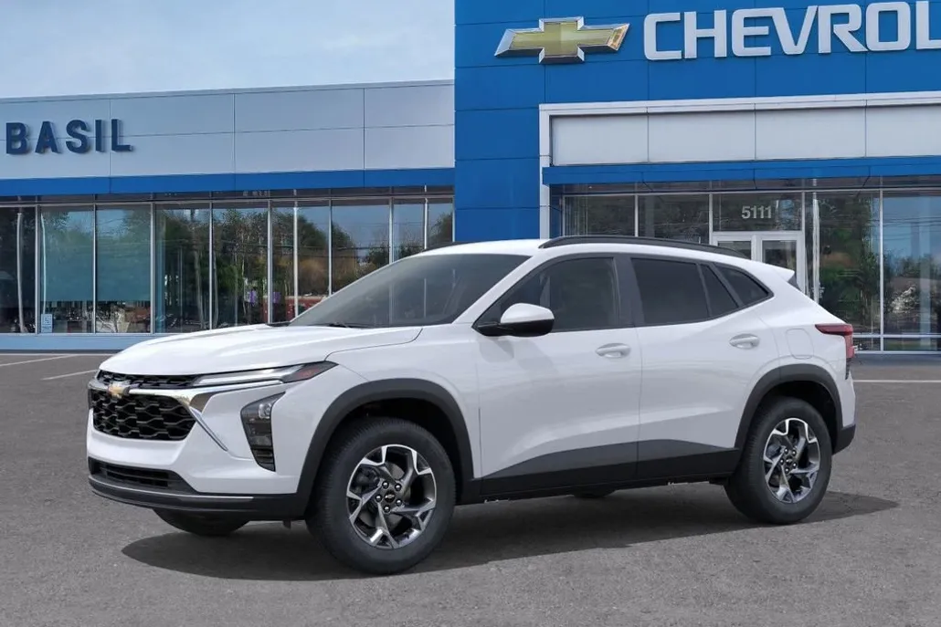 2025 Chevrolet Trax LT photo 1