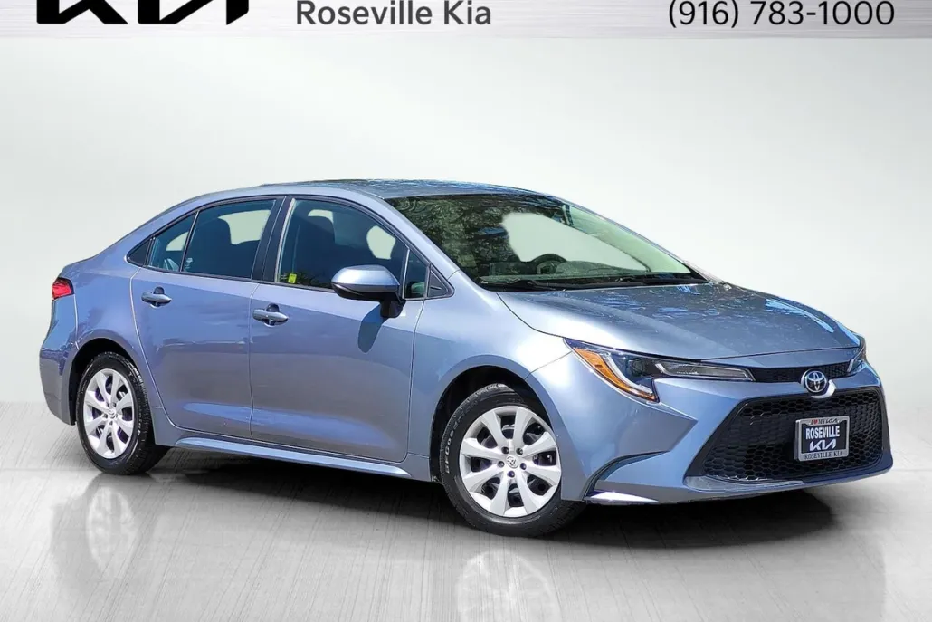 2022 Toyota Corolla LE photo 1