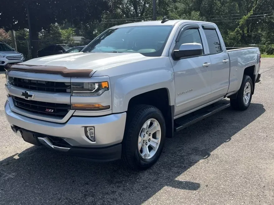 2017 Chevrolet Silverado 1500 LT2 photo 1