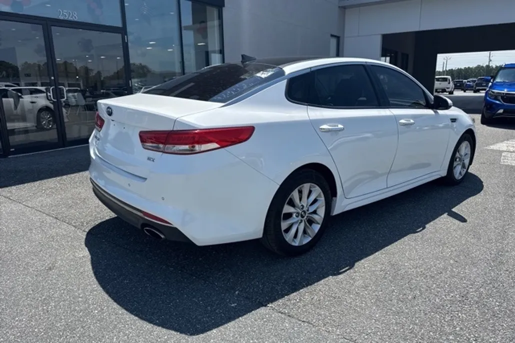 2018 Kia Optima EX photo 1