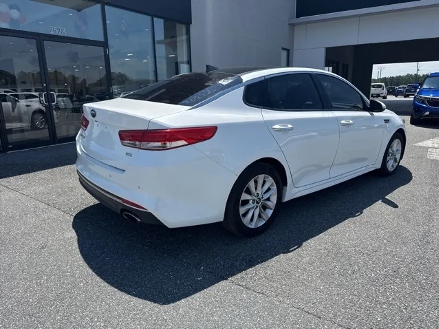 2018 Kia Optima EX photo 1