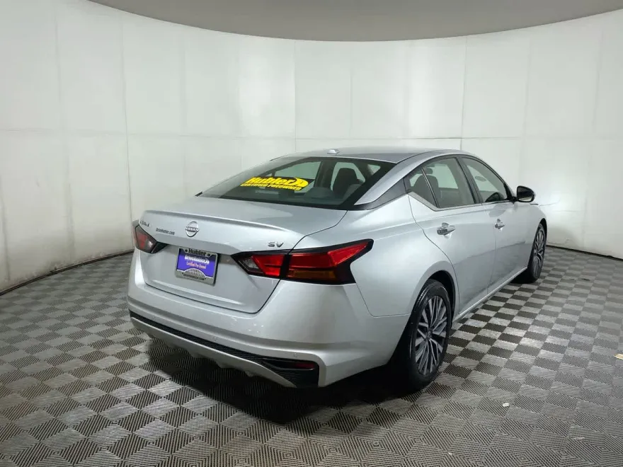 2023 Nissan Altima 2.5 SV photo 1