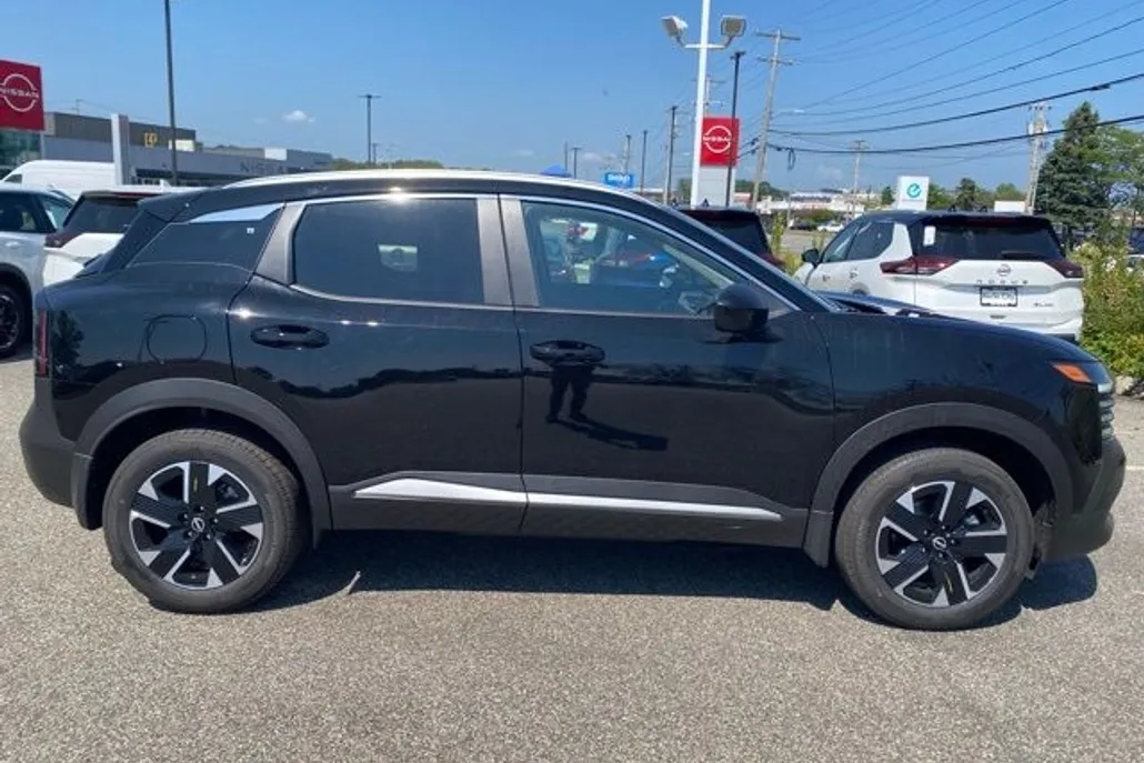 2025 Nissan Kicks SV photo 1