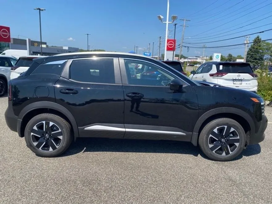 2025 Nissan Kicks SV photo 1