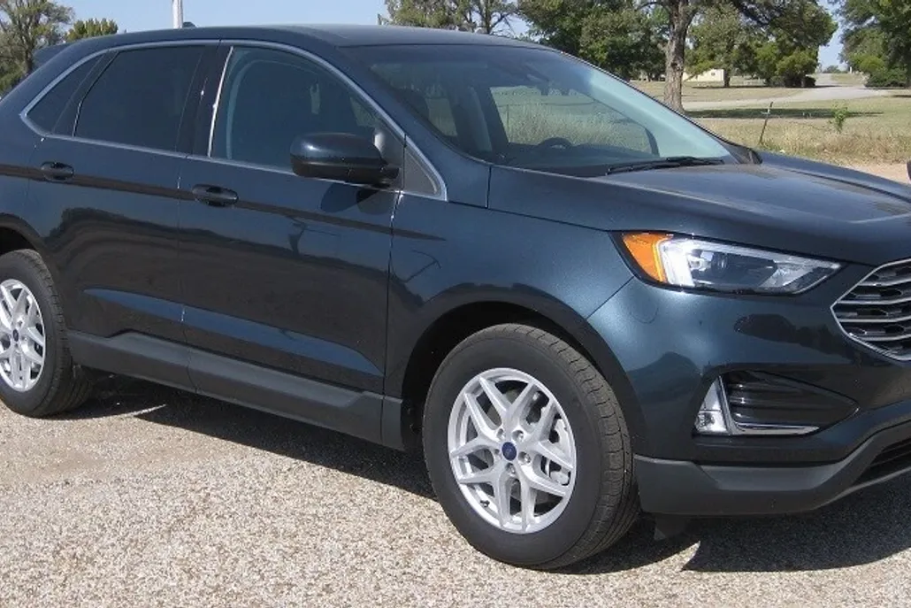 2022 Ford Edge SEL photo 1