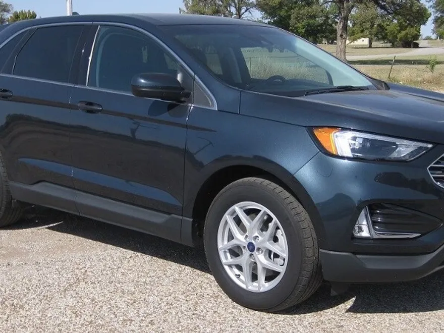 2022 Ford Edge SEL photo 1
