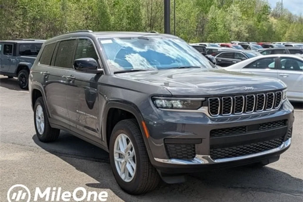 2025 Jeep Grand Cherokee Laredo X photo 1