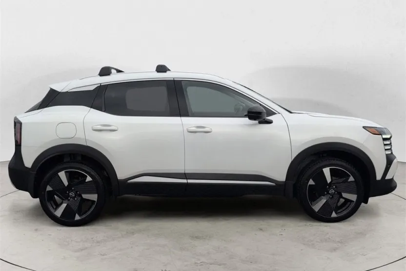 2026 Nissan Kicks SR photo 1