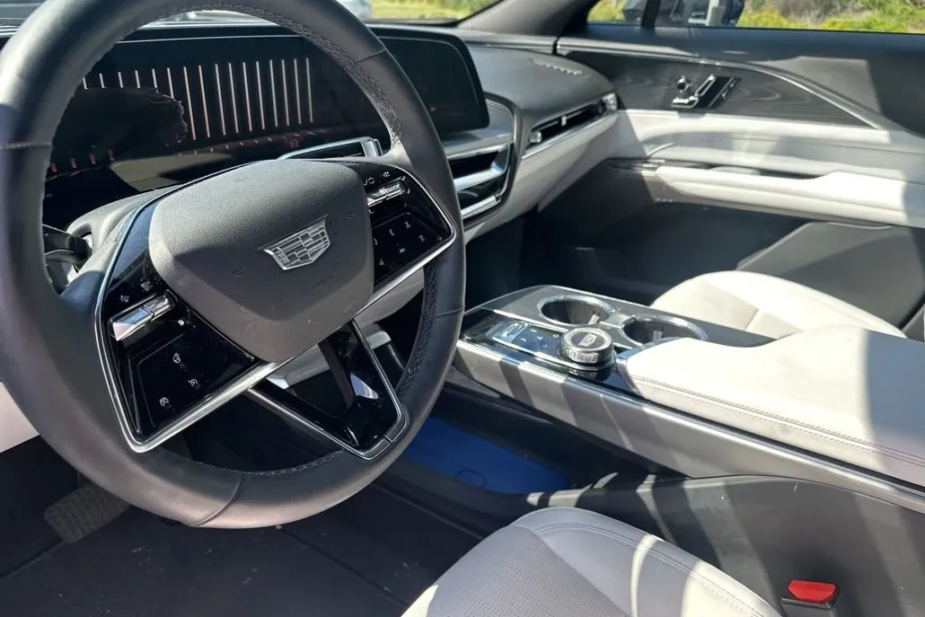 2024 Cadillac Lyriq Sport photo 1