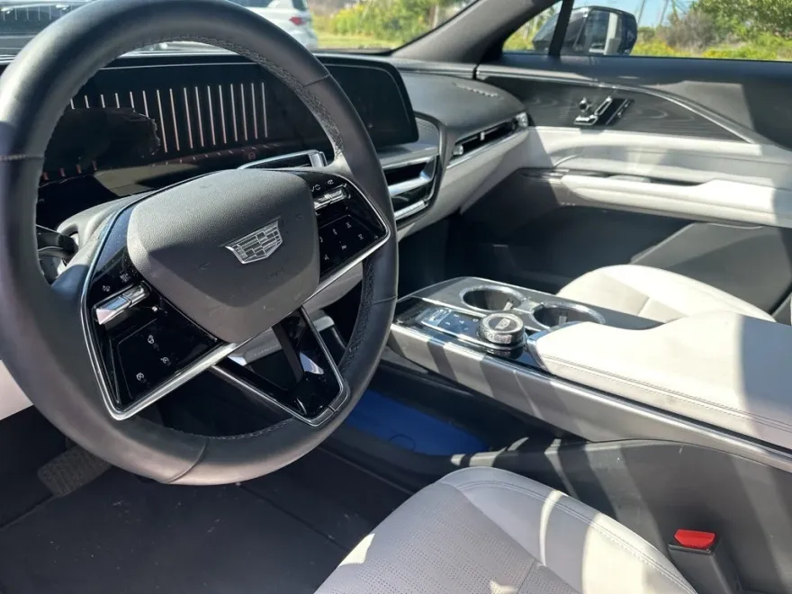 2024 Cadillac Lyriq Sport photo 1