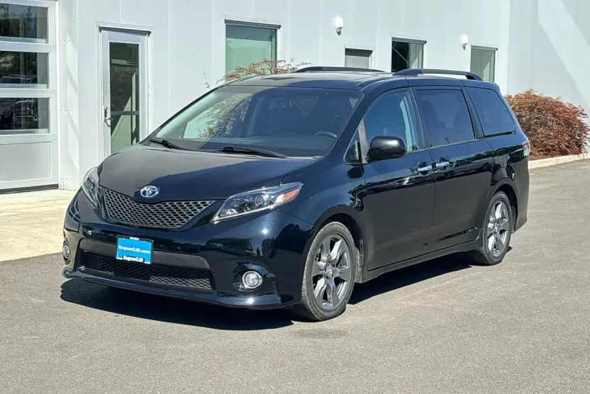 2017 Toyota Sienna SE Premium photo 1