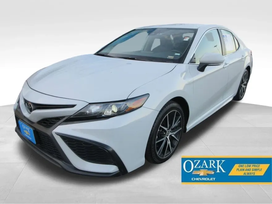 2023 Toyota Camry SE photo 1