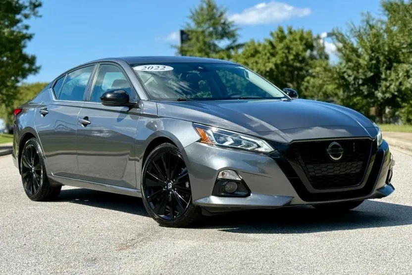 2022 Nissan Altima 2.5 SR photo 1