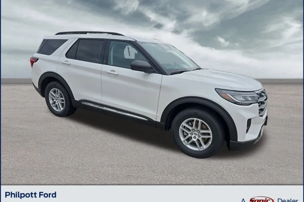 2025 Ford Explorer photo 1