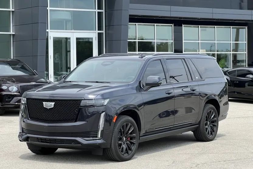 2023 Land Rover Range Rover SE photo 1