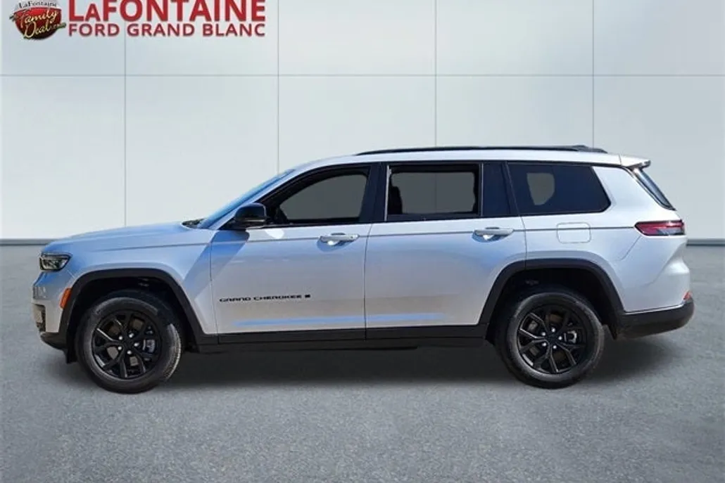 2024 Jeep Grand Cherokee Altitude photo 1