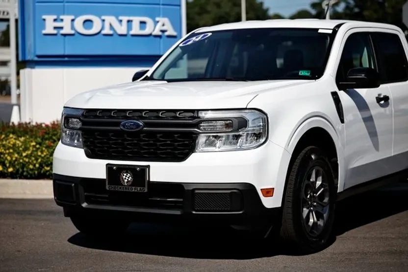 2024 Ford Maverick XLT photo 1