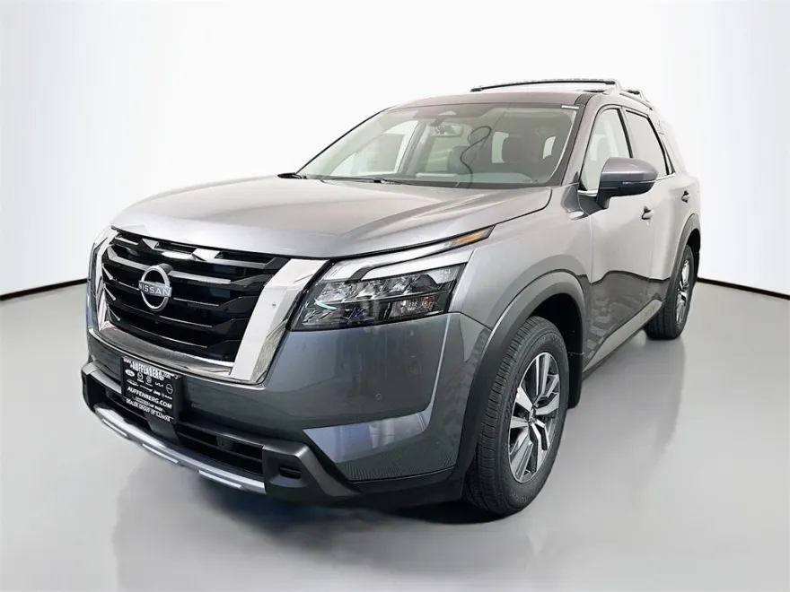 2025 Nissan Pathfinder SL photo 1