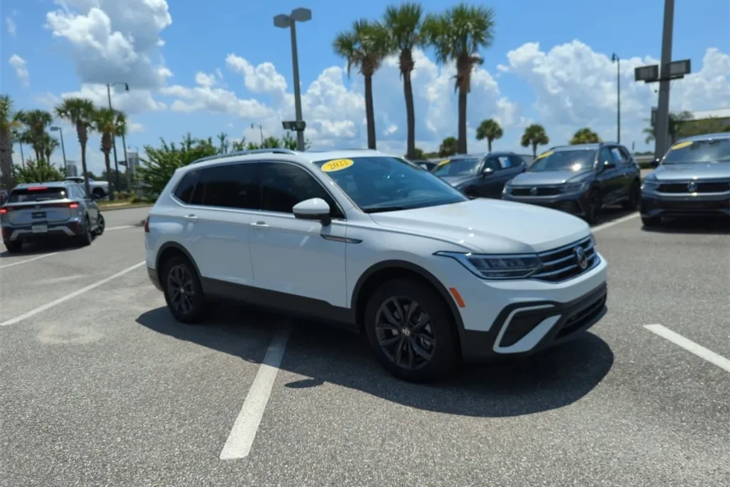 2022 Volkswagen Tiguan SE photo 1