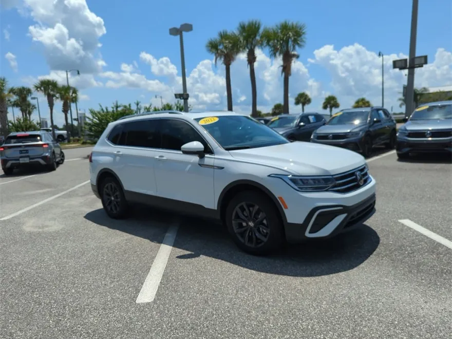 2022 Volkswagen Tiguan SE photo 1