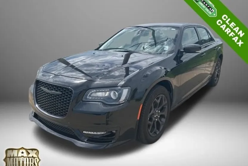 2023 Chrysler 300 Touring L photo 1