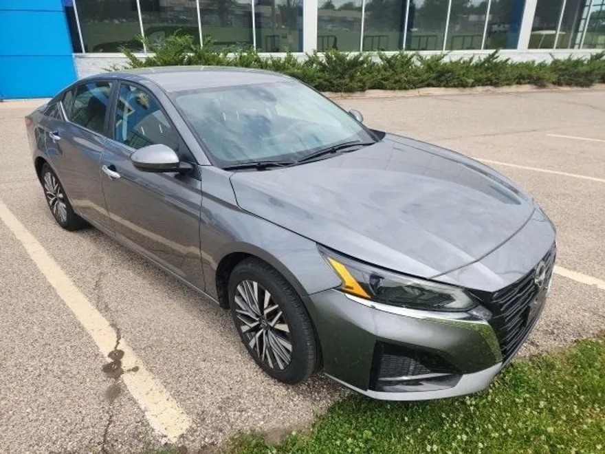 2023 Nissan Altima 2.5 SV photo 1