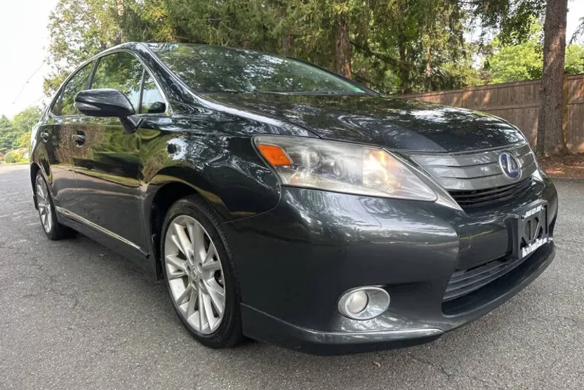 2010 Lexus HS 250h photo 1
