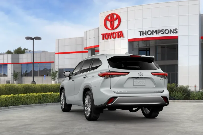 2025 Toyota Highlander Platinum photo 1