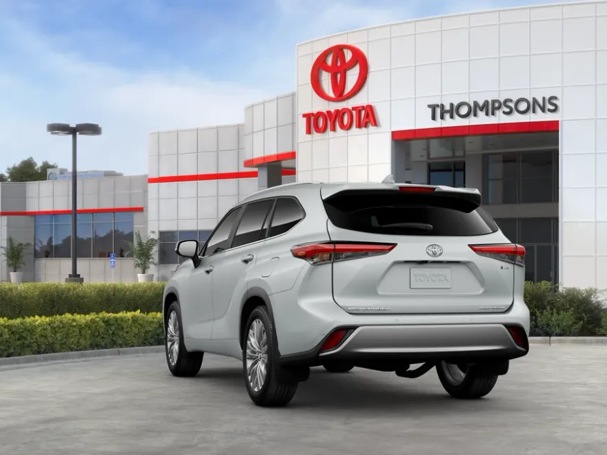 2025 Toyota Highlander Platinum photo 1