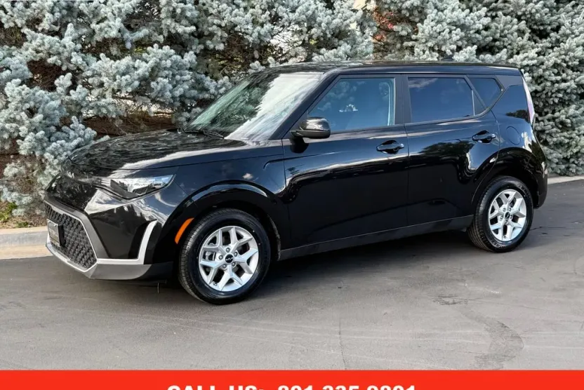 2024 Kia Soul LX photo 1