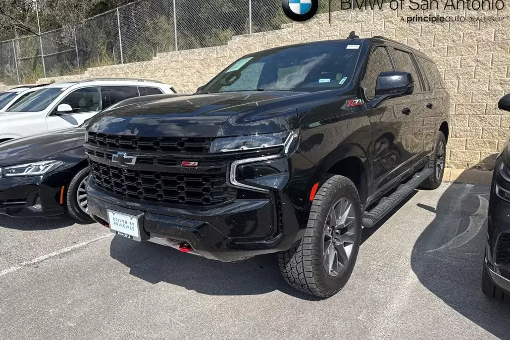 2023 Chevrolet Suburban Z71 photo 1