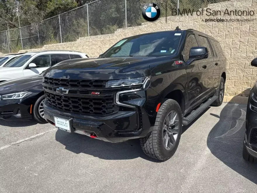 2023 Chevrolet Suburban Z71 photo 1