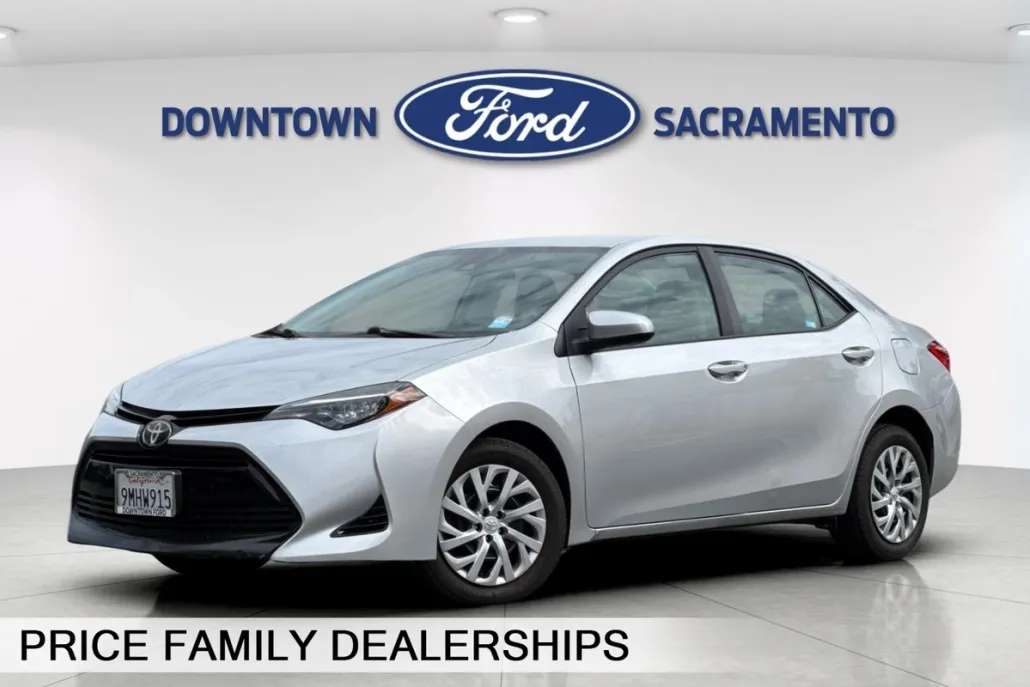 2019 Toyota Corolla L photo 1