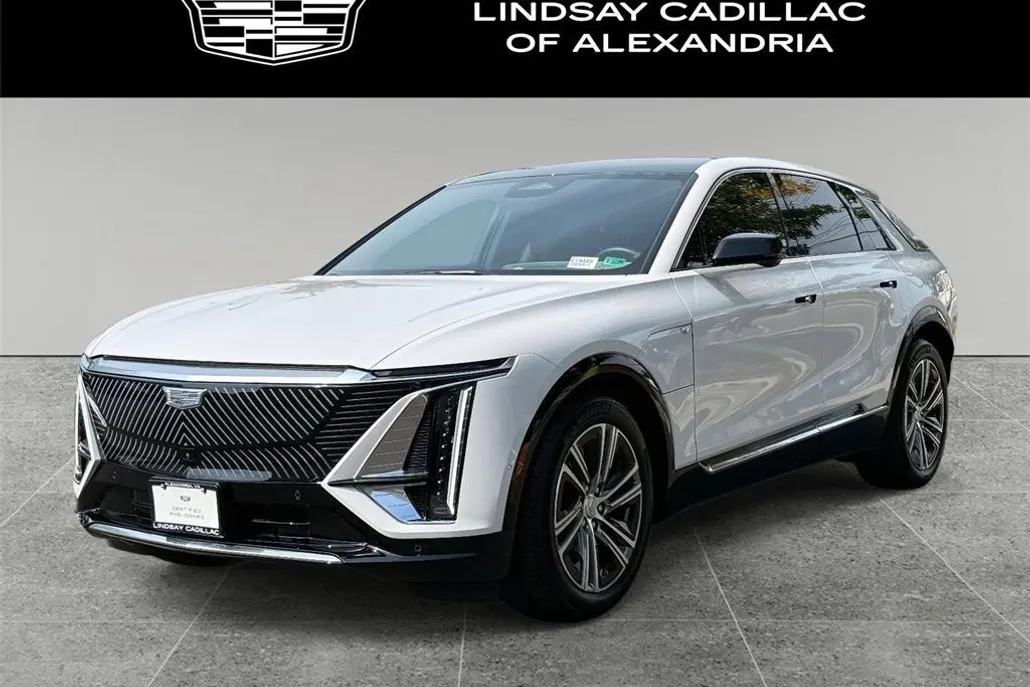 2025 Cadillac Lyriq Luxury photo 1