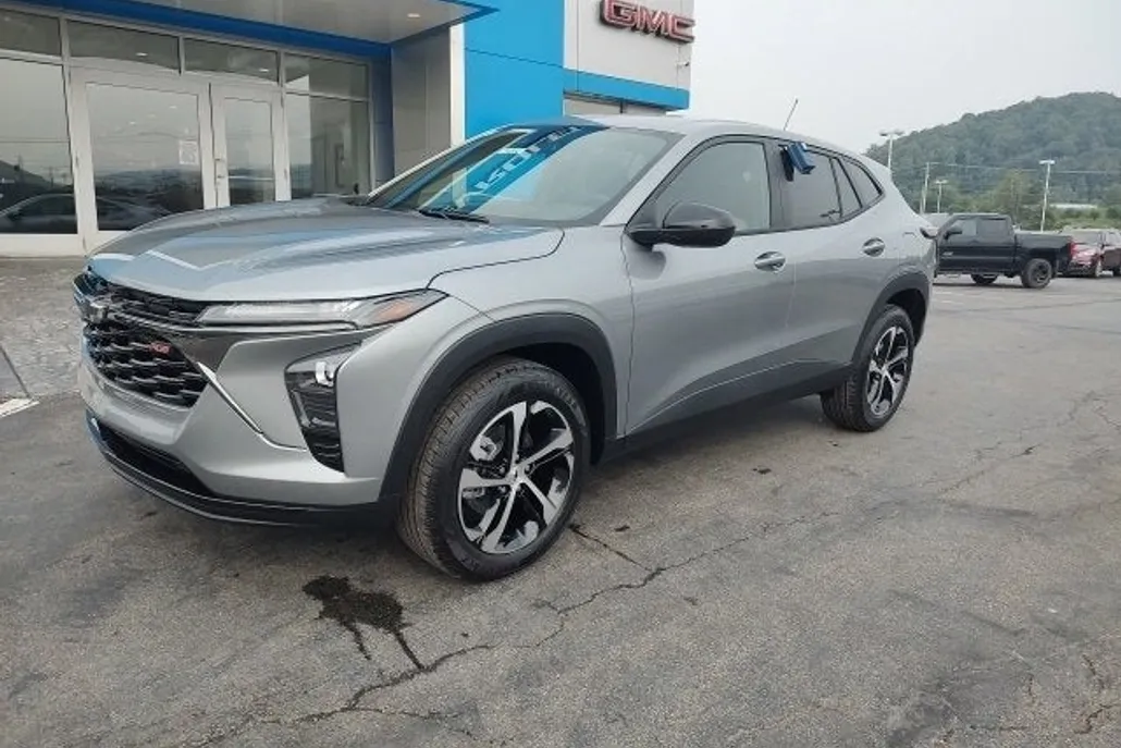 2025 Chevrolet Trax photo 1