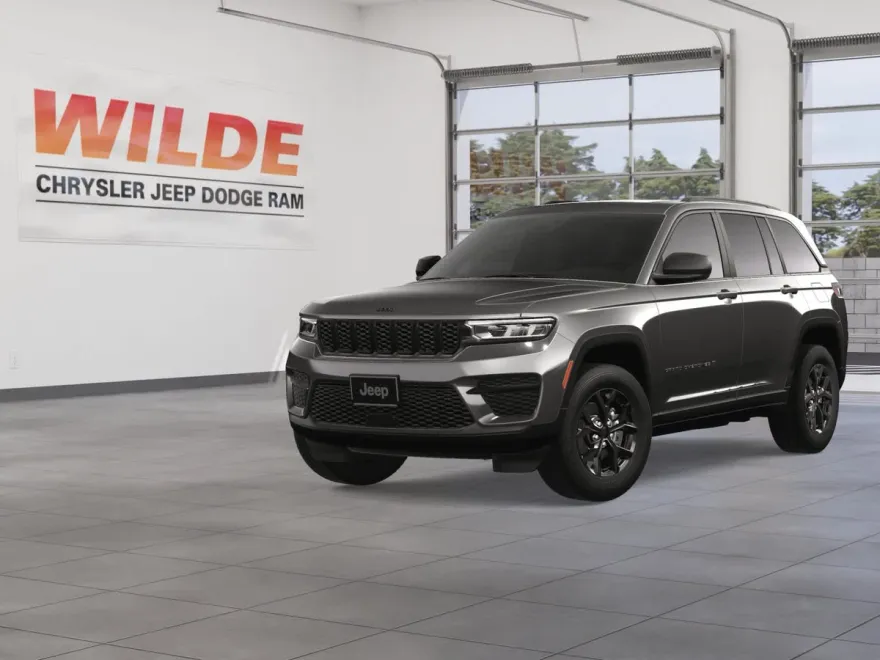2025 Jeep Grand Cherokee Laredo photo 1
