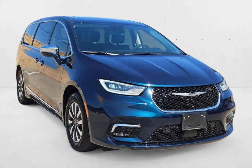 2022 Chrysler Pacifica Hybrid Limited photo 1
