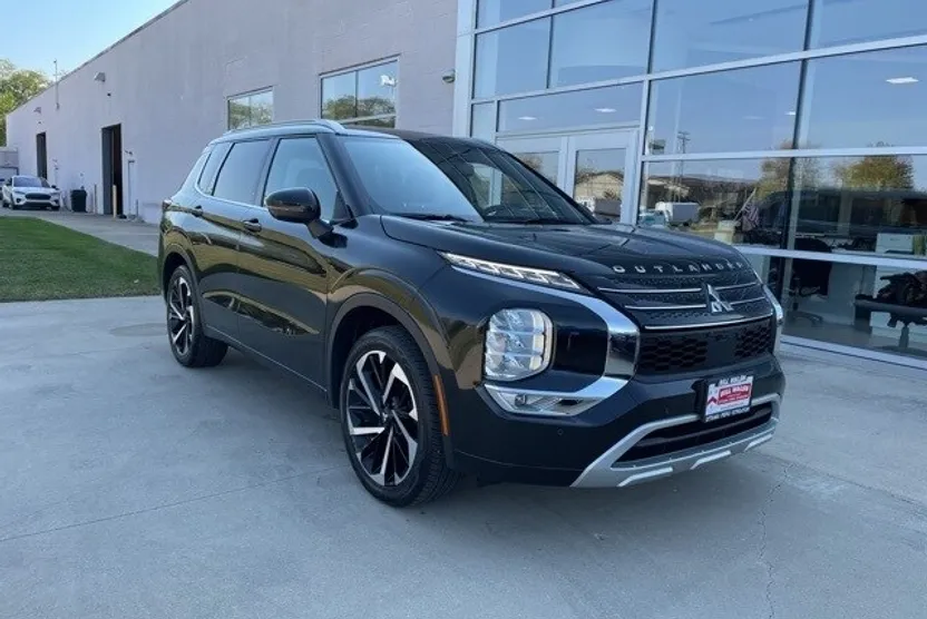2022 Mitsubishi Outlander SEL photo 1