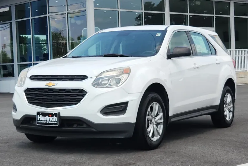 2017 Chevrolet Equinox LS photo 1