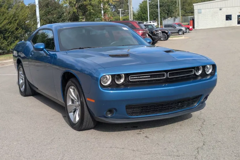 2022 Dodge Challenger SXT photo 1