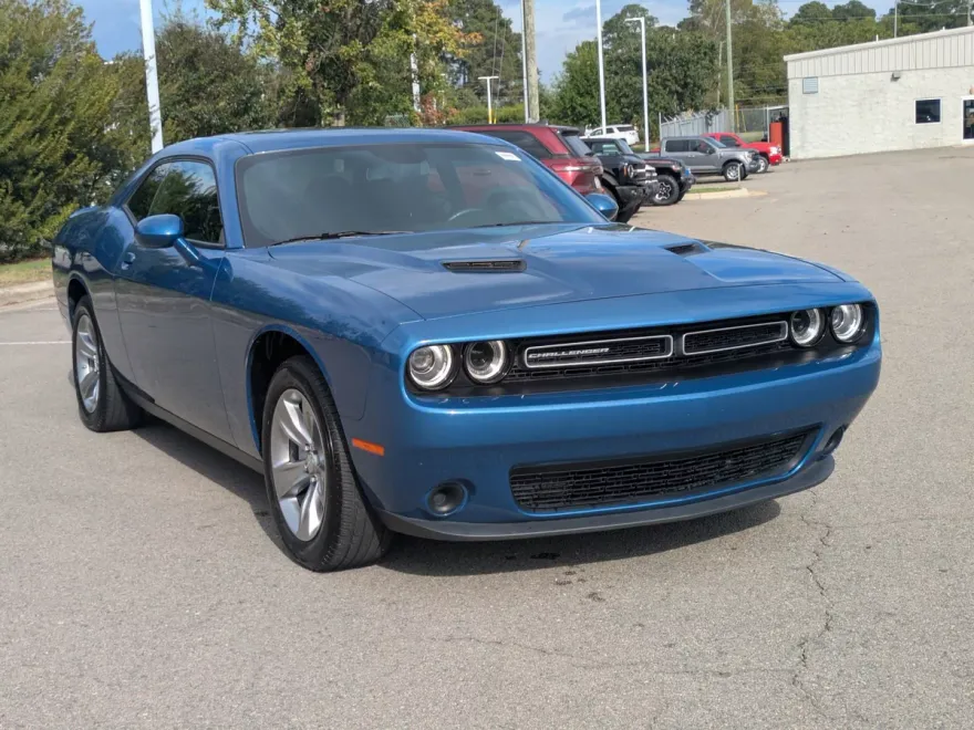 2022 Dodge Challenger SXT photo 1