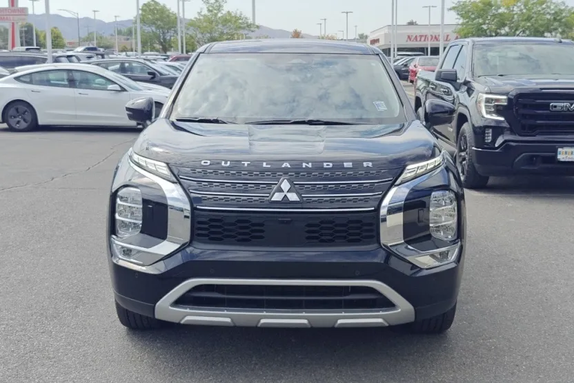 2025 Mitsubishi Outlander PHEV SE photo 1