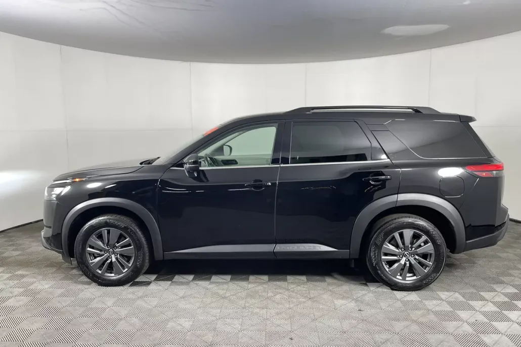 2024 Nissan Pathfinder SV photo 1