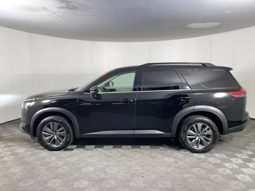2024 Nissan Pathfinder SV photo 1