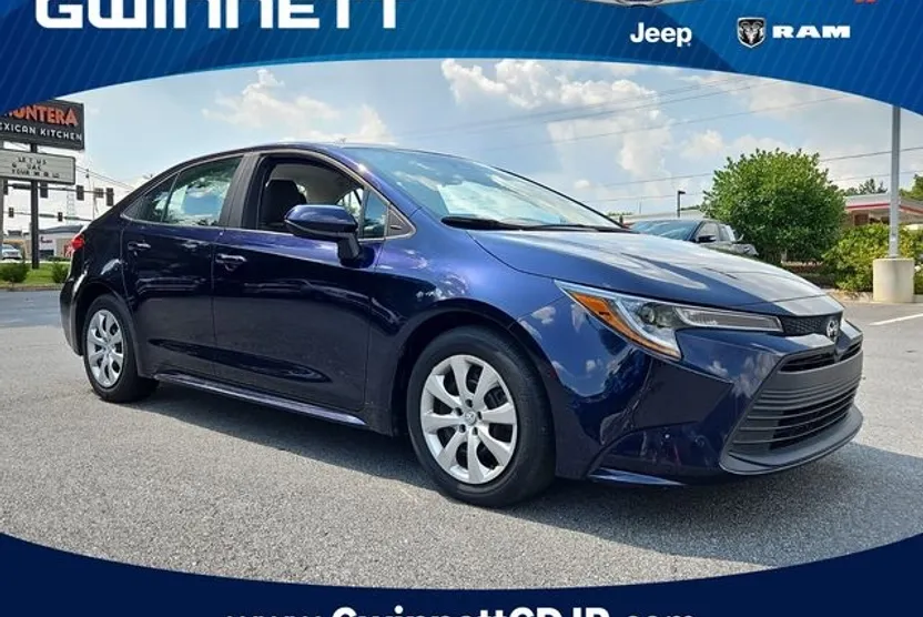 2023 Toyota Corolla LE photo 1