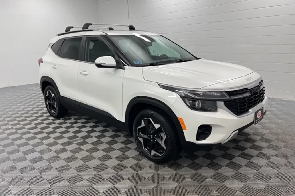 2024 Kia Seltos EX photo 1