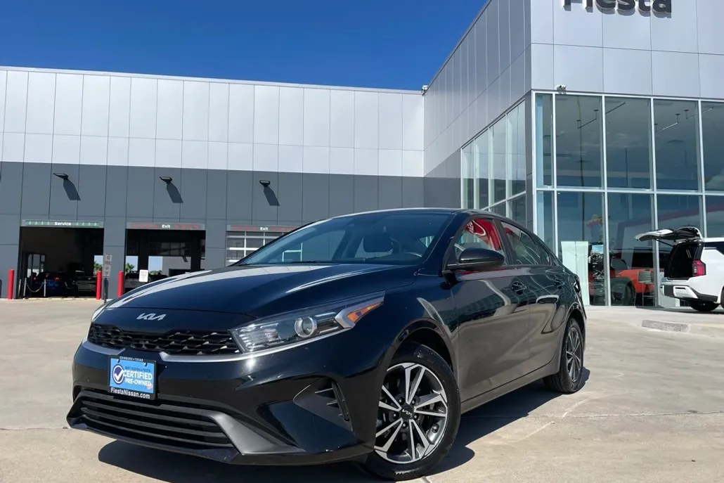 2024 Kia Forte LXS photo 1