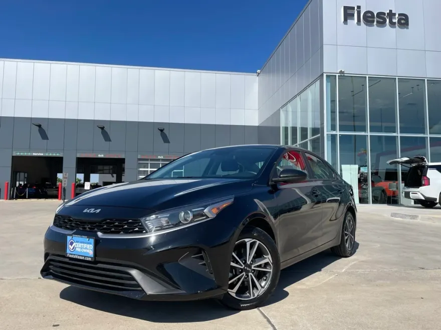2024 Kia Forte LXS photo 1